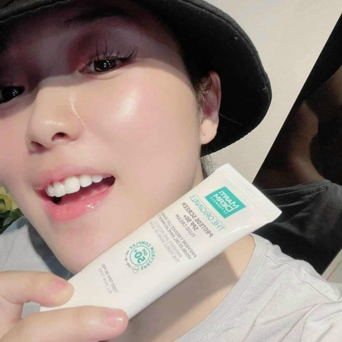 Kết cấu mỏng nhẹ, thấm nhanh của kem chống nắng MartiDerm