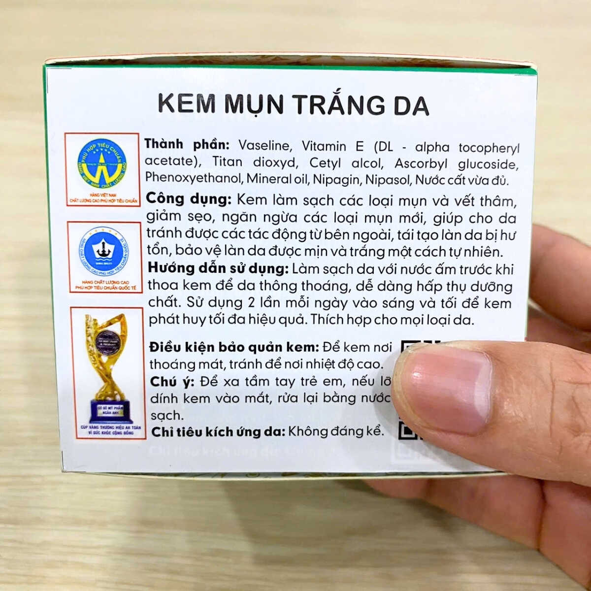 Hướng dẫn cách thoa kem ngừa mụn trắng da đúng chuẩn