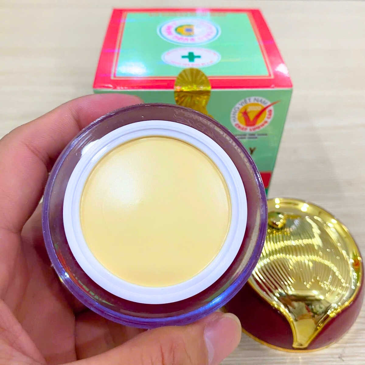 Làn da khỏe đẹp với kem ngừa mụn an toàn
